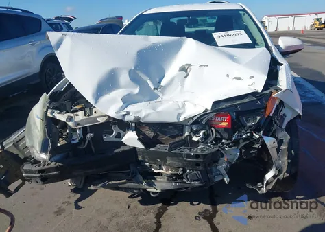 2014 Toyota Corolla L z USA, uszkodzony, nr VIN 2T1BURHEXEC226819